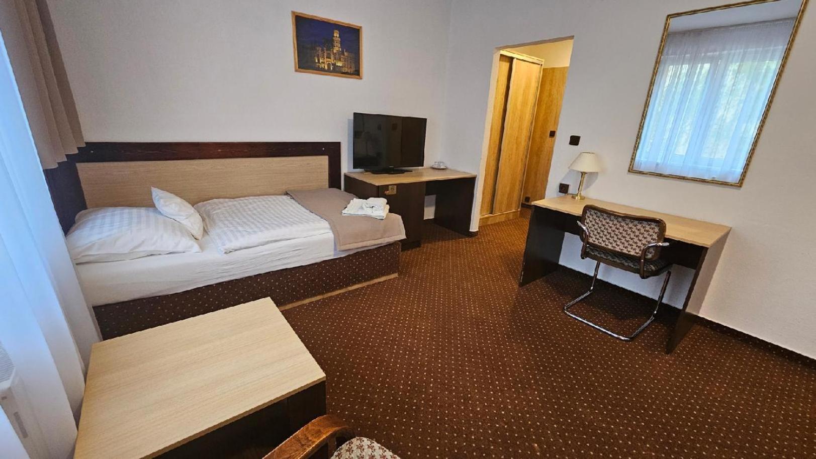 Hotel Adler チェスケー・ブジェヨヴィツェ エクステリア 写真