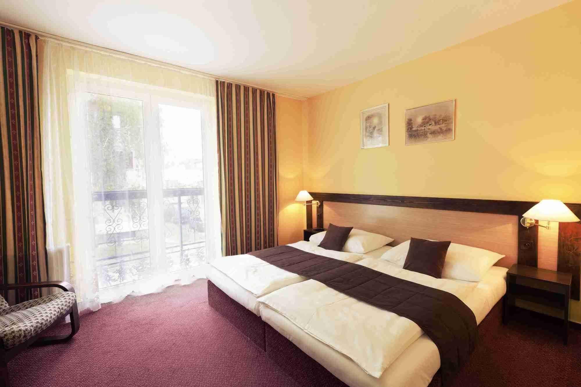 Hotel Adler チェスケー・ブジェヨヴィツェ エクステリア 写真