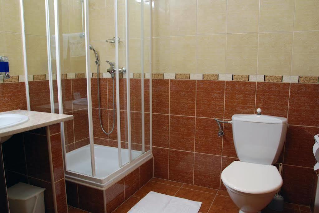 Hotel Adler チェスケー・ブジェヨヴィツェ エクステリア 写真