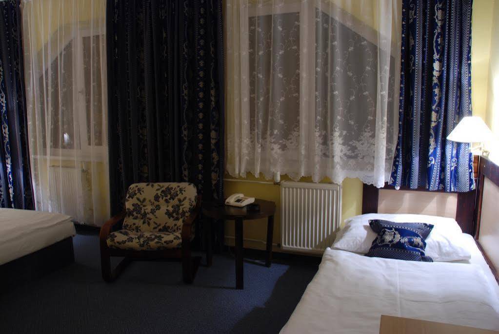Hotel Adler チェスケー・ブジェヨヴィツェ エクステリア 写真