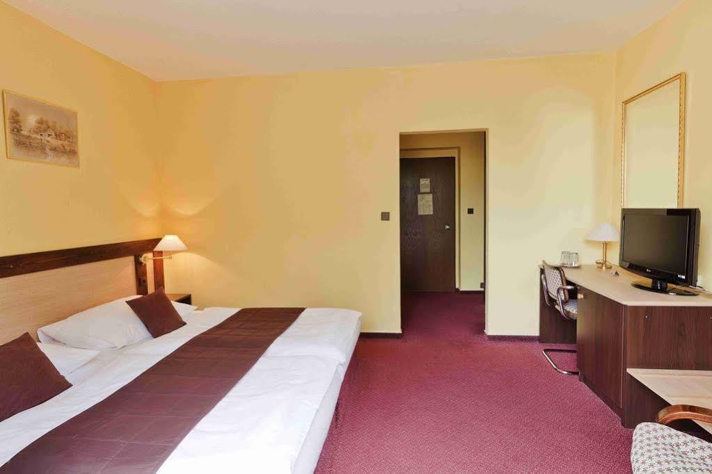 Hotel Adler チェスケー・ブジェヨヴィツェ エクステリア 写真