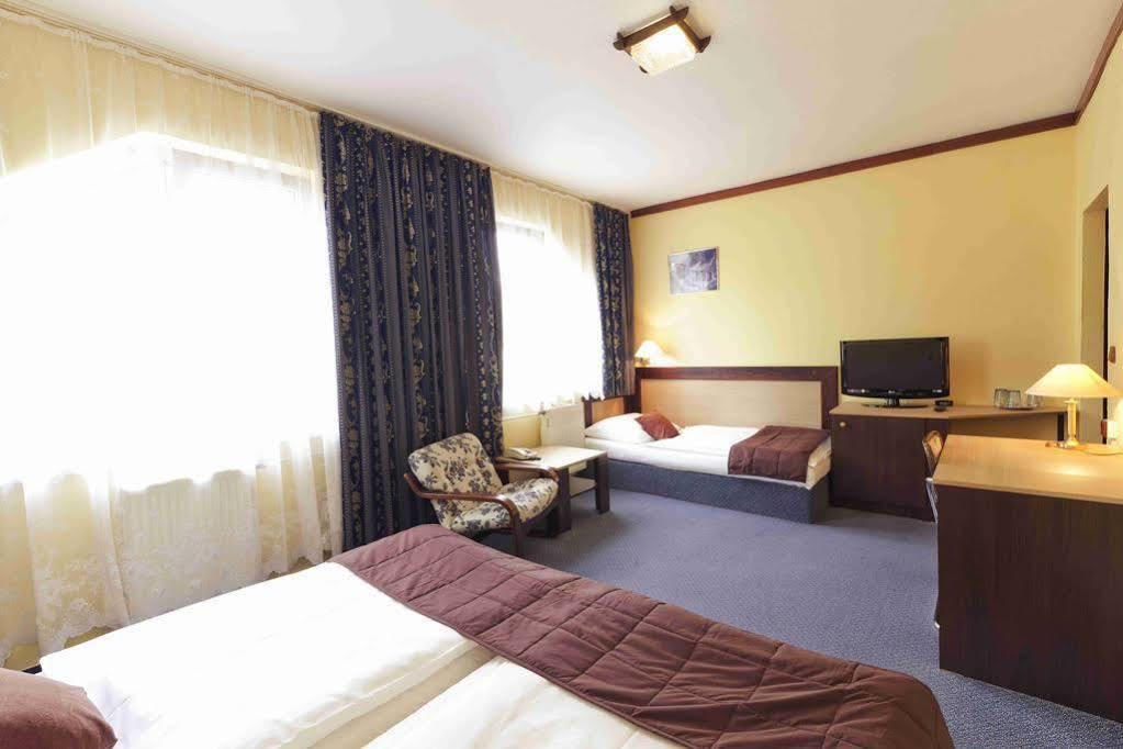 Hotel Adler チェスケー・ブジェヨヴィツェ エクステリア 写真